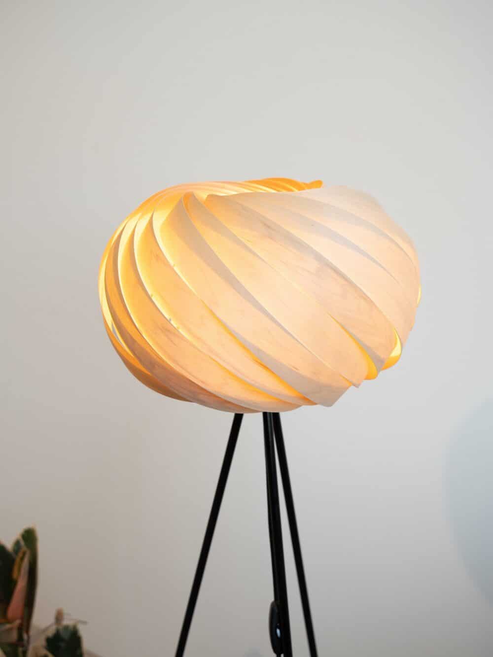 Lampe sur trépied